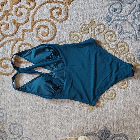 Cupshe Ladies One Piece Swim - Picture 5 of 5